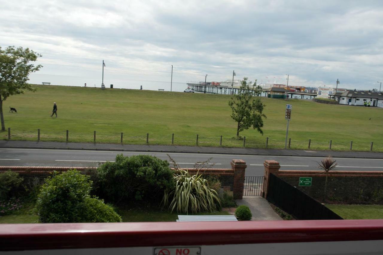 Sefton Seafront ,panoramic Sea View Ensuite Balcony Available, Guest Garden 3* Paignton